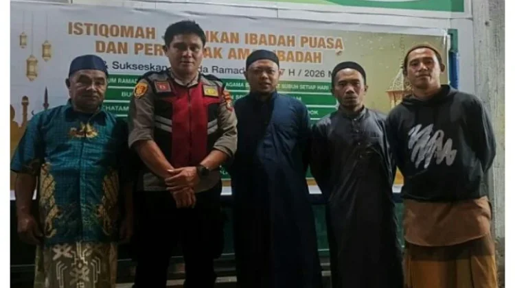 Personel Polsek Amankan Ibadah Tarawih di Masjid Baiturahman