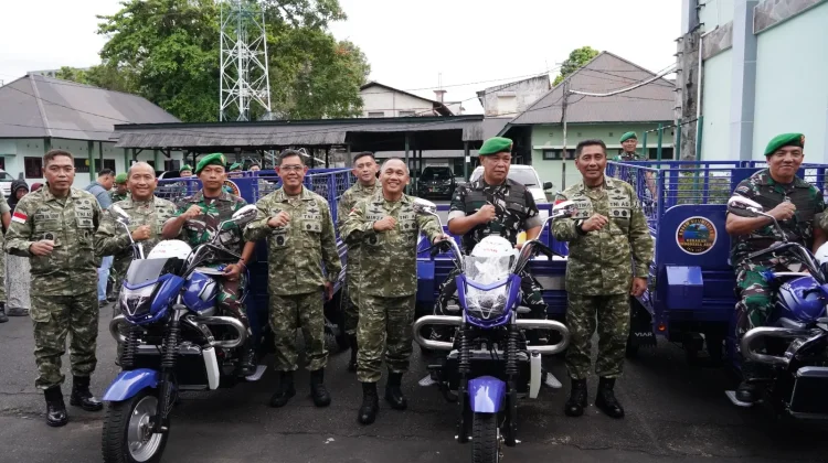 Dukung Indonesia Asri, Pangdam Merdeka Serahkan  Kendaraan di  Korem 131/Stg