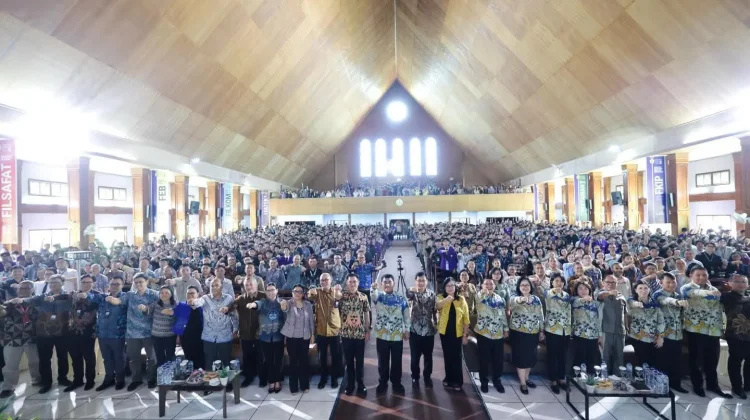Gubernur YSK Dorong Mahasiswa Unklab Aktif dan Siap Bersaing di Tingkat Global