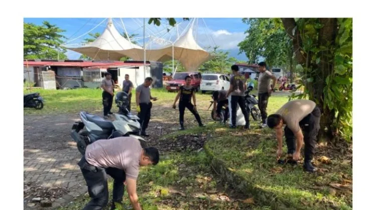 Polresta  Manado Bersihkan Kawasan Pelabuhan dan Pantai