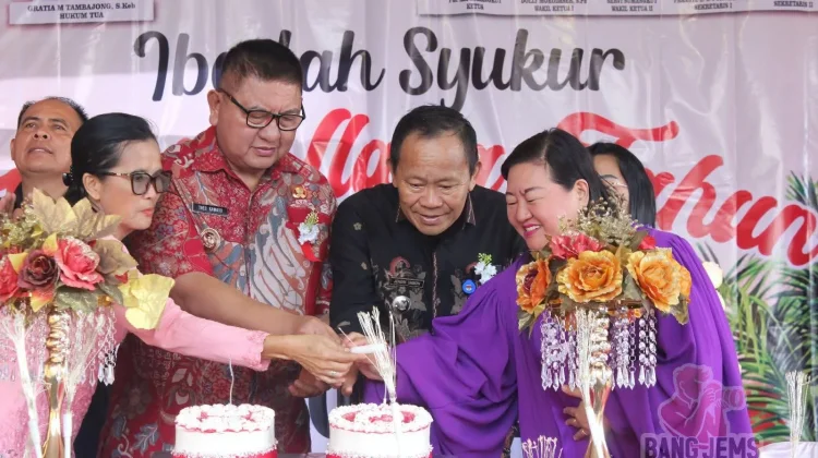 Ibdah Syukuri HUT ke-50 Desa Powalutan