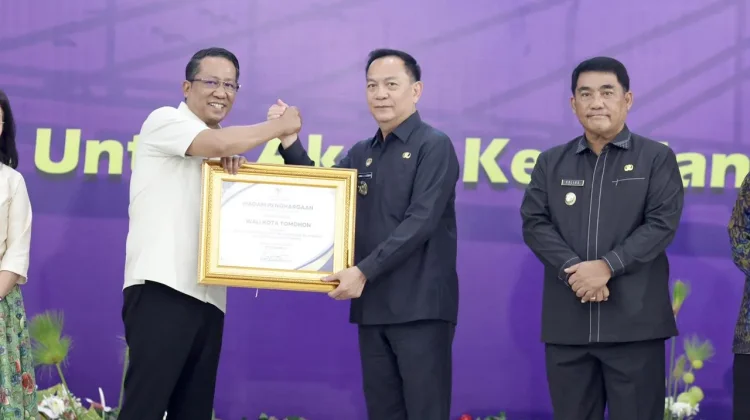 Hadiri Peresmian Posbankum, Senduk Terima Penghargaan dari Menkum RI