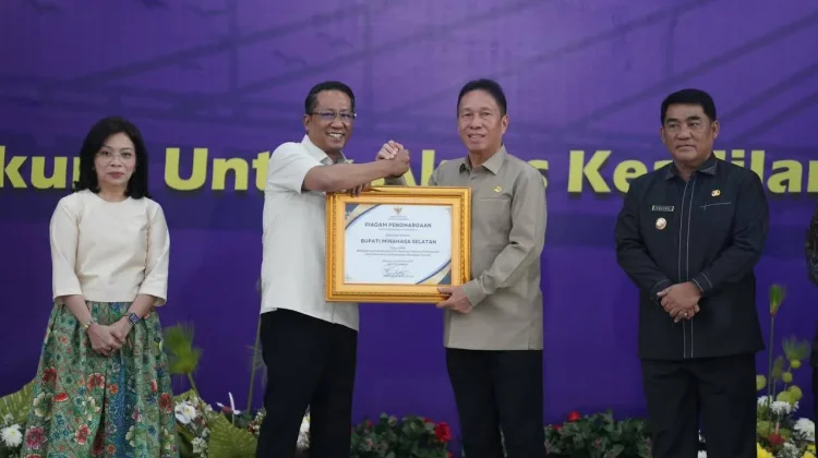 Bupati Minsel Terima Penghargaan di Peresmian Posbankum se-Sulut