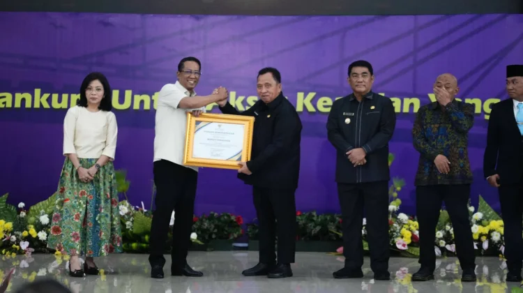 Minahasa Terima Penghargaan Menteri Hukum atas Posbankum Desa