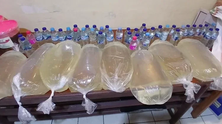 Polsek Kawasan Pelabuhan Manado Amankan 124 Liter Cap Tikus dalam Operasi Miras