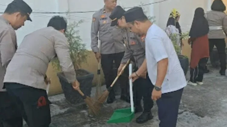 Polres Bitung Gelar Aksi Bersih-bersih Masjid di Bulan Ramadan
