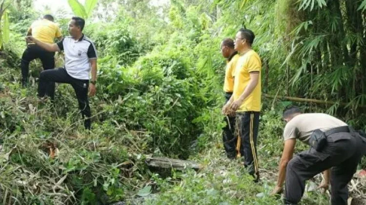 Polres Kotamobagu Bangun Jembatan ‘Motabi’ lewat Donasi Personel