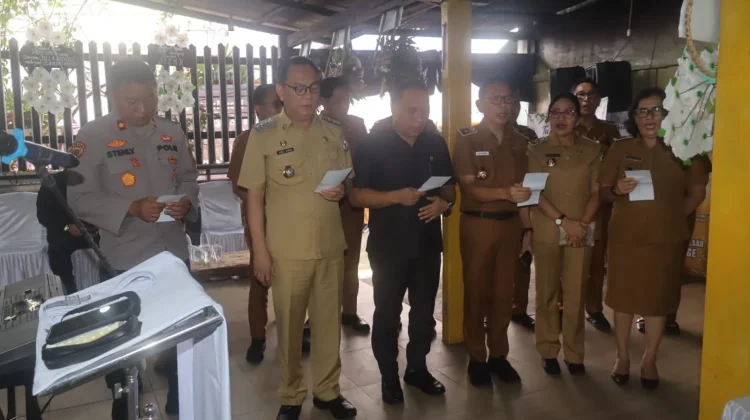Wali Kota Tomohon dan Jajaran Melayat di Rumah Duka Keluarga Nender-Ratunuman