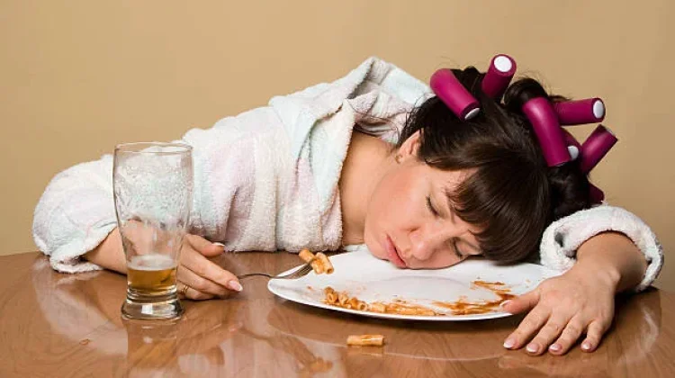 Tidur setelah Makan: Nyaman di Awal, Bahaya di Akhir