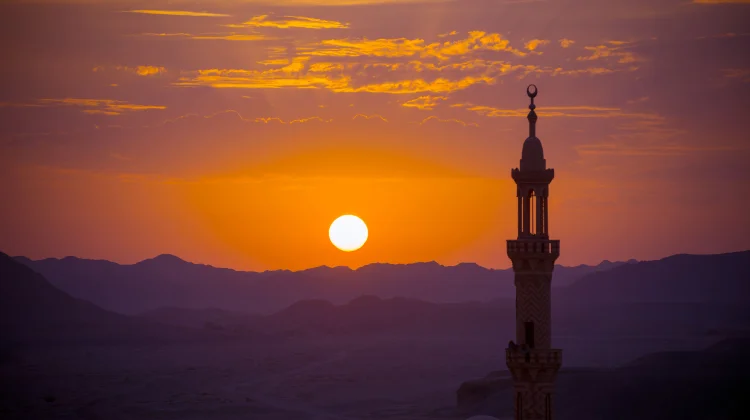 Jadwal Salat dan Magrib Manado 5 Maret 2026