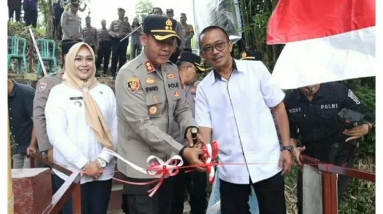 Kapolres Kotamobagu Resmikan Jembatan MOTABI di Kelurahan Biga