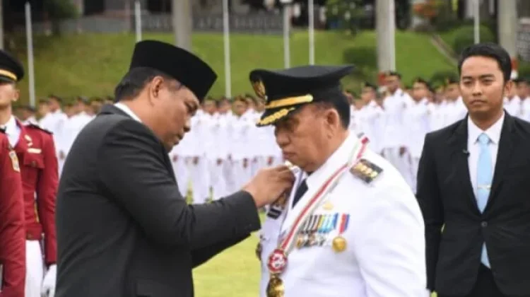 Bupati Minahasa Robby Dondokambey Terima Penghargaan Kartika Pamong Praja Muda