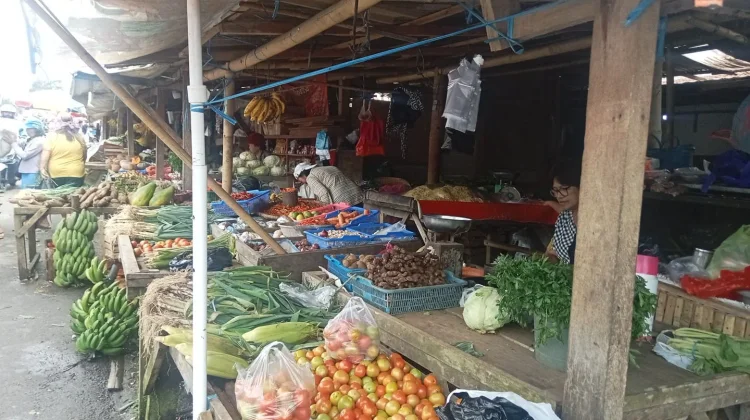 Stok Pangan di Pasar Kawangkoan Minahasa Jelang Idulfitri Dipastikan Aman