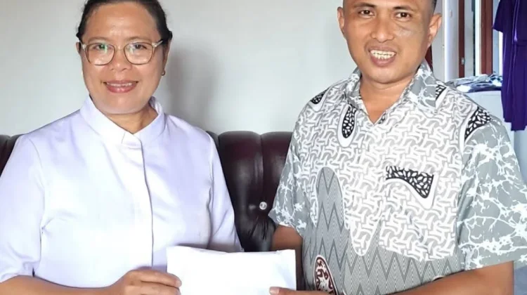 Rio Dondokambey Salurkan Bantuan di GMIM Moria Darunu, Pastori 3 Siap Dibangun