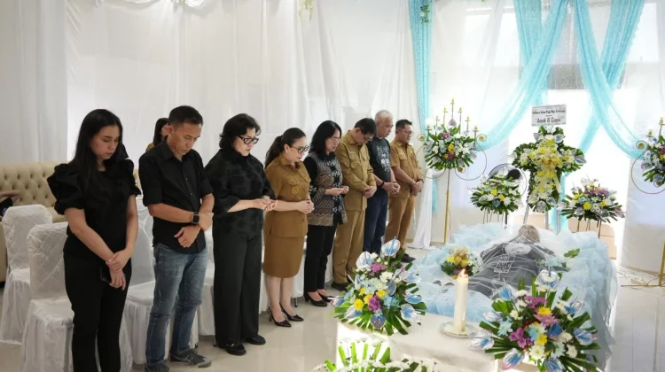 Wabup Minahasa Melayat, Doakan Keluarga Almarhum Albert Suak Tetap Kuat