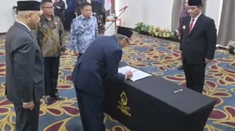 Gubernur Yulius Selvanus Lantik Dua Pejabat Pemprov Sulut di Kotamobagu
