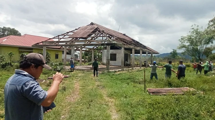 Babinsa Langowan Kawal Pembangunan Koperasi Desa Merah Putih Tumaratas Dua