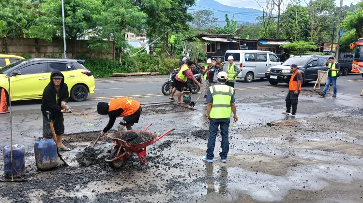 PPK 1.3 Satker PJN Wilayah I BPJN Sulut Tambal Jalan Berlubang di Ringroad I