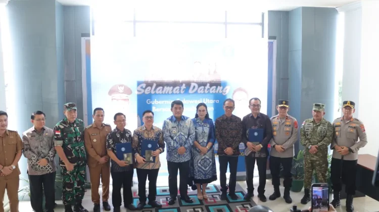 Kapolres Kotamobagu Dampingi Gubernur Sulut Serahkan Bantuan Mobil Kepada GMIBM