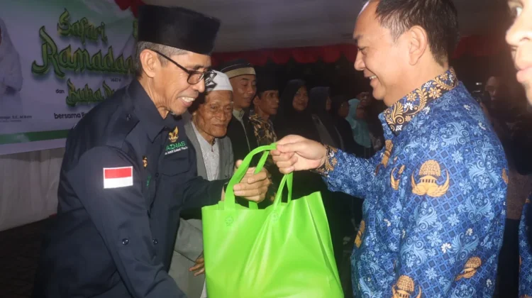 Caroll-Sendy Safari Ramadan di Masjid Agung AI-Mujahidin Tomohon