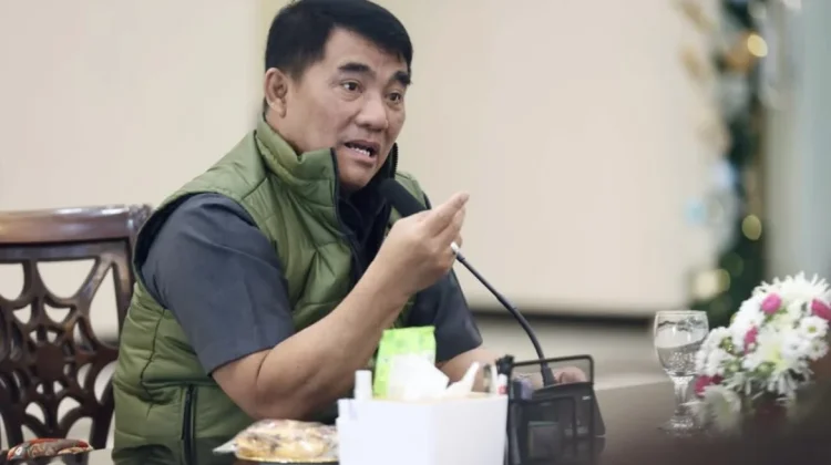 Gubernur Yulius Terbitkan Instruksi Pembatasan Penggunaan HP bagi Anak