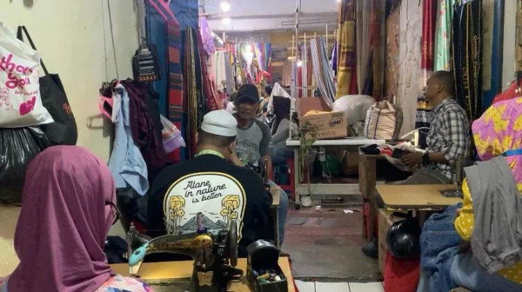 Jasa Jahit di Pasar 45 Manado Ramai jelang Idul Fitri