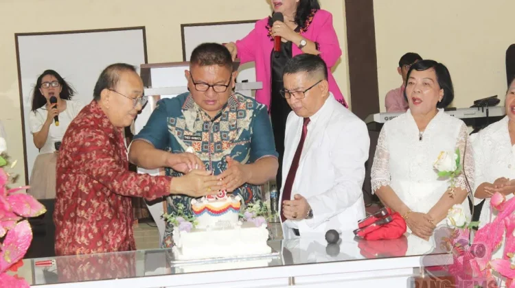 Wabup Kawatu Hadiri HUT Ke- 17 GPdI Shekina Tumpaan Baru