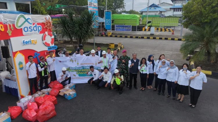 Ramadan Penuh Berkah, ASDP Bitung Bagikan 180 Paket Takjil untuk Penumpang
