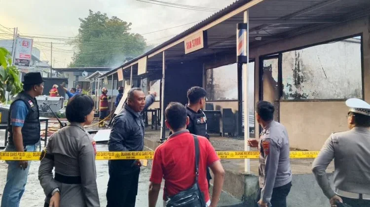 Polresta Manado Gerak Cepat Amankan TKP Kebakaran 5 Kios di Malalayang