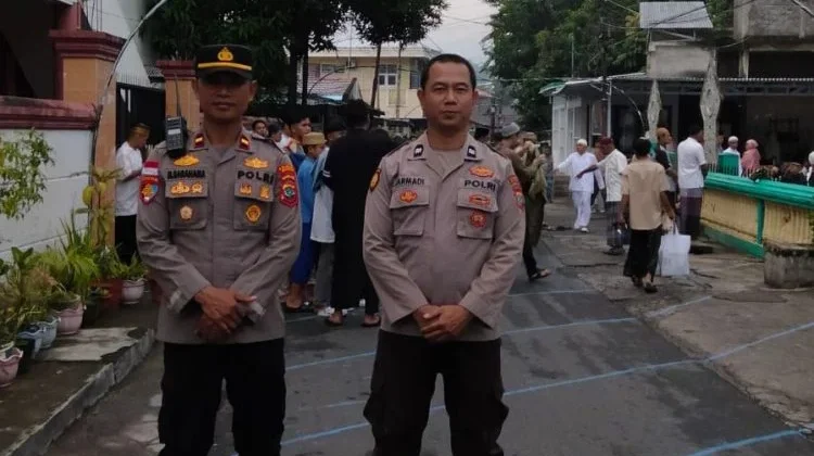 Kapolsek Singkil Pimpin Pengamanan Sholat Idul Fitri 1447 H di Masjid Darul Arqam