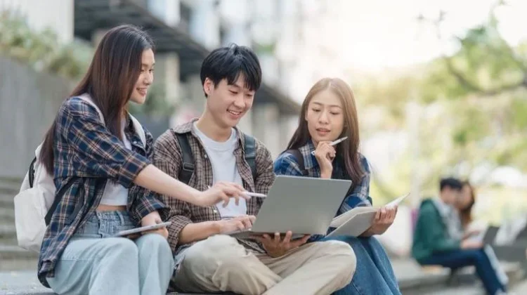 Mahasiswa Melek Digital atau Sekadar Melek Layar?