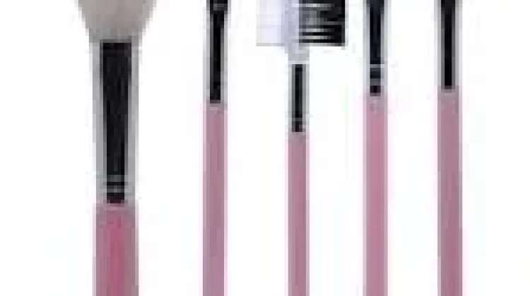 Beda Kuas, Beda Fungsi: Kenali Kuas Make Up