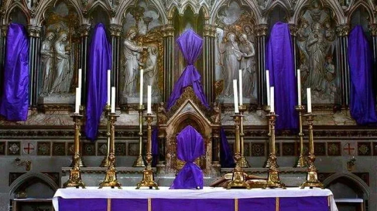 Memasuki Masa Sengsara Yesus, Patung & Salib di Gereja Katolik Ditutup Kain Ungu