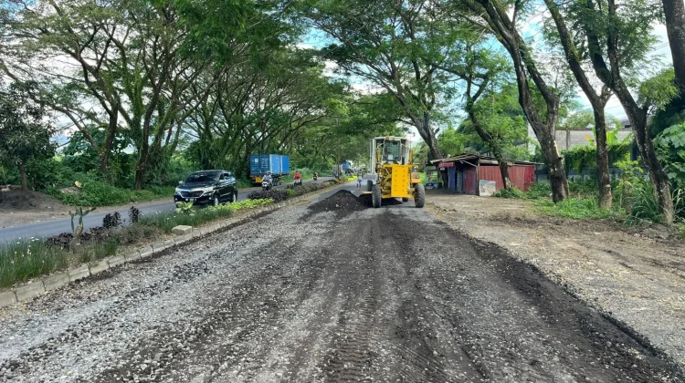 Respons Keluhan Masyarakat, Pemprov Sulut Mulai Perbaiki Jalan Ir. Soekarno