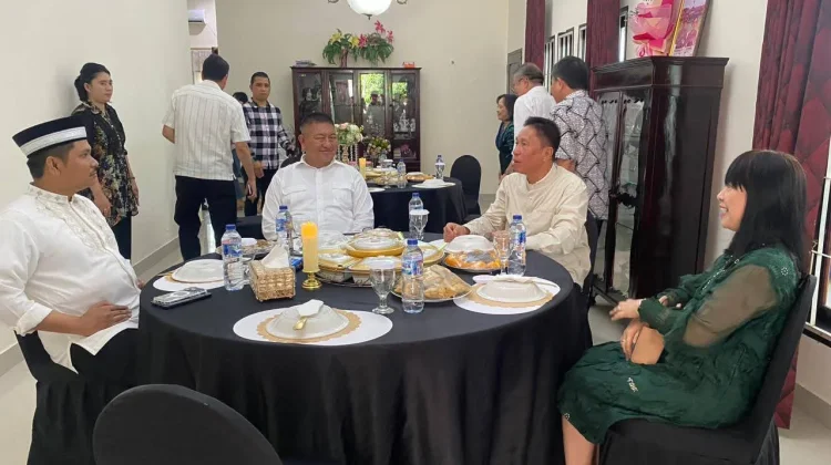 Bupati Wongkar dan Wabup Kawatu Hadiri Open House Kapolres Minsel