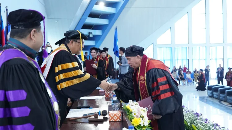 Bupati Minahasa Robby Dondokambey Resmi Sandang Gelar Doktor