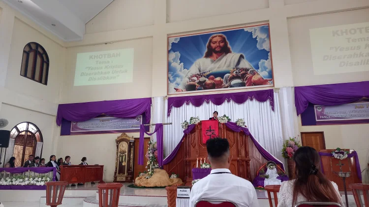 Jemaat GMIM Imanuel Kawangkoan Kalawat Hayati Ibadah Minggu Sengsara VI