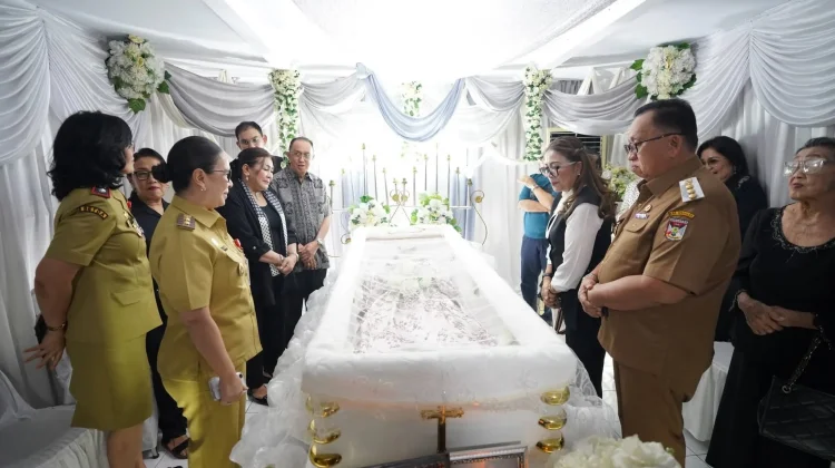 Pemkab Minahasa Melayat di Rumah Duka Almarhumah Sofijte Waani