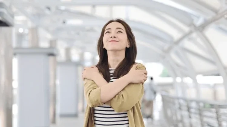 Mengenal "Butterfly Hug", Teknik Sederhana untuk Menenangkan Diri