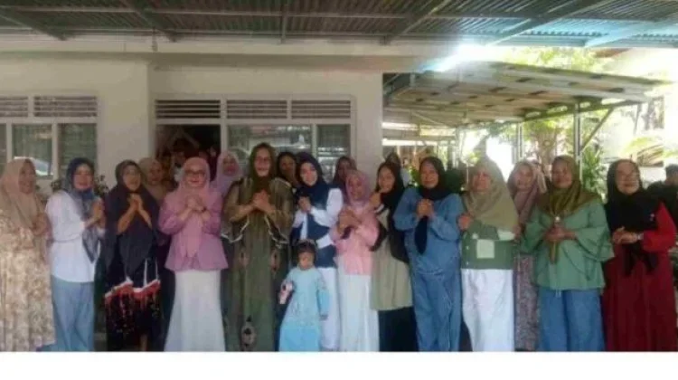 Lebaran Ketupat Molinou DPC PDIP Hadir di Tengah Masyarakat