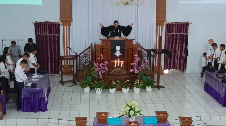 Perayaan Jumat Agung di GMIM Siloam Taratara Hayati Pengorbanan Yesus Kristus