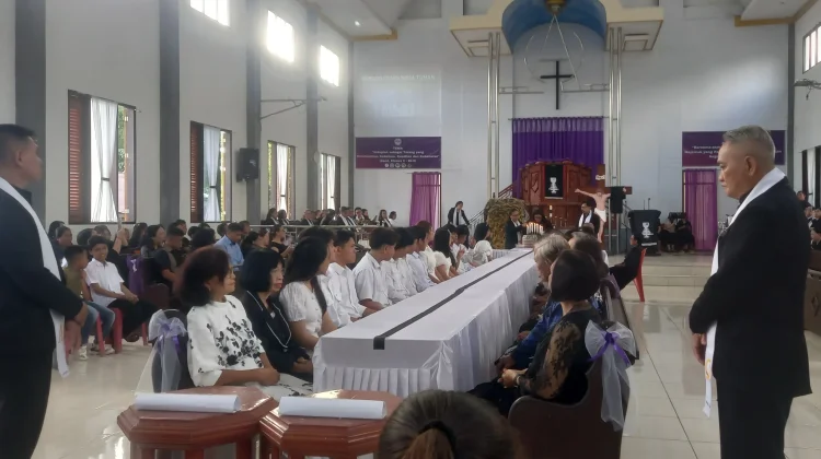Ibadah Perjamuan Kudus Jemaat Ruth Matungkas Berlangsung Hikmat