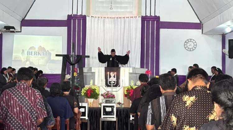 Jemaat GMIM Petra Poopoh Hayati Makna  Ibadah Jumat Agung