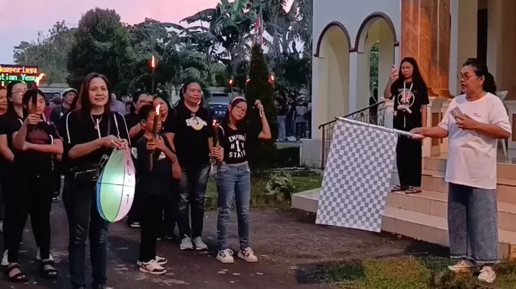 Pawai Obor Warnai Rangkaian Perayaan Paskah di GMIM Zebaoth Kairagi Dua