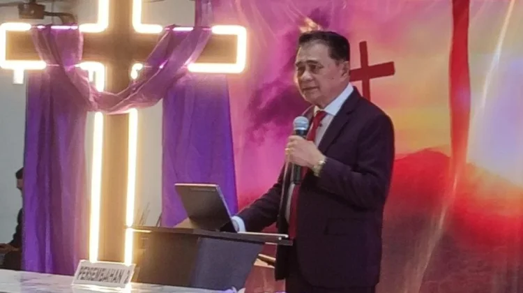 Pdt. Dr.JLR.Makal Pimpin Ibadah Paskah GPdI Berea Ranotana