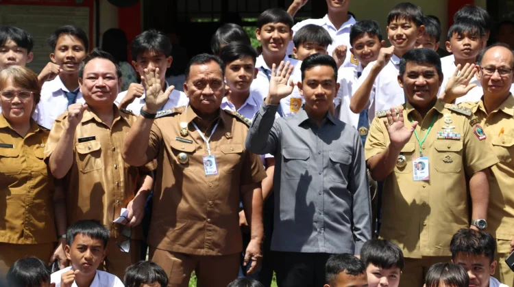 Wapres Gibran Tinjau Program MBG dan Lokasi Terdampak Gempa di Minahasa