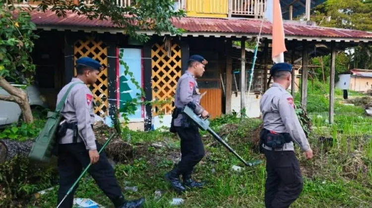 Tim Jibom Satbrimob Polda Sulut Sterilkan Area Pelaksanaan Paskah Nasional