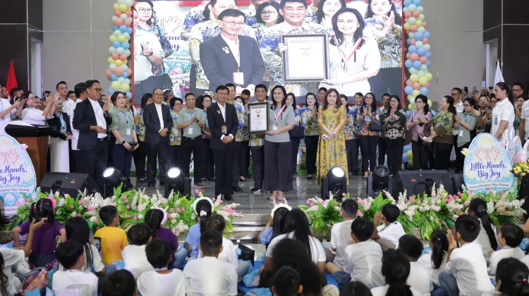 Hias Telur Paskah, Ribuan Anak Sulut Torehkan Rekor MURI