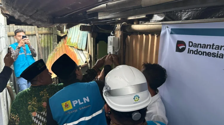 PLN UID Suluttenggo Hadirkan Terang lewat Aksi Sosial "Light Up The Dream" di Tomohon