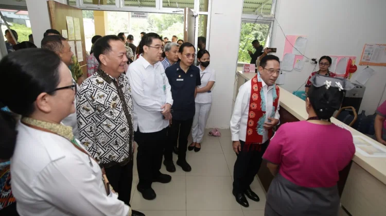 Wamenkes RI Kunjungi RSUD Anugerah Tomohon, Pastikan Bantuan Alkes